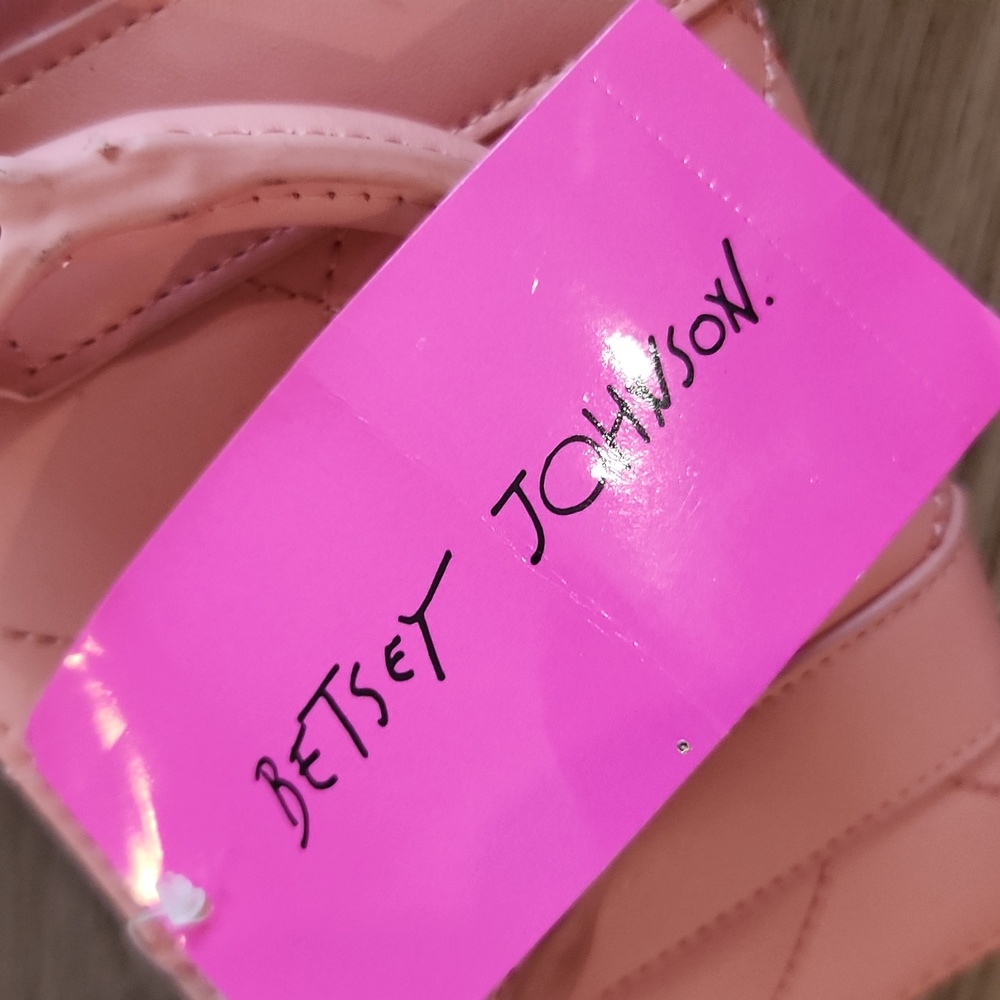 🔥Clearance🔥 Betsey Johnson Pink Peach Quilted Wristlet - Picture 8 of 8